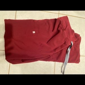 Figs Kade bottoms size M burgundy color